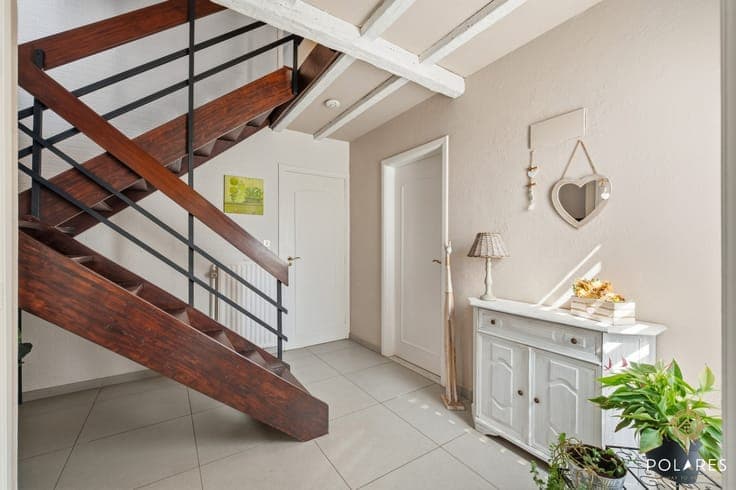 Ready-to-move-in semi-detached house with lots of privacy i