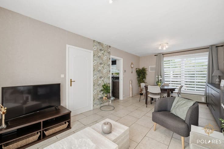 Ready-to-move-in semi-detached house with lots of privacy i