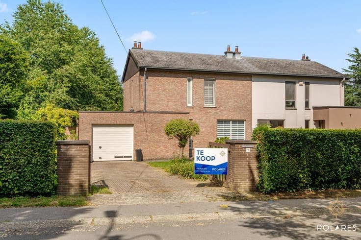 Ready-to-move-in semi-detached house with lots of privacy i