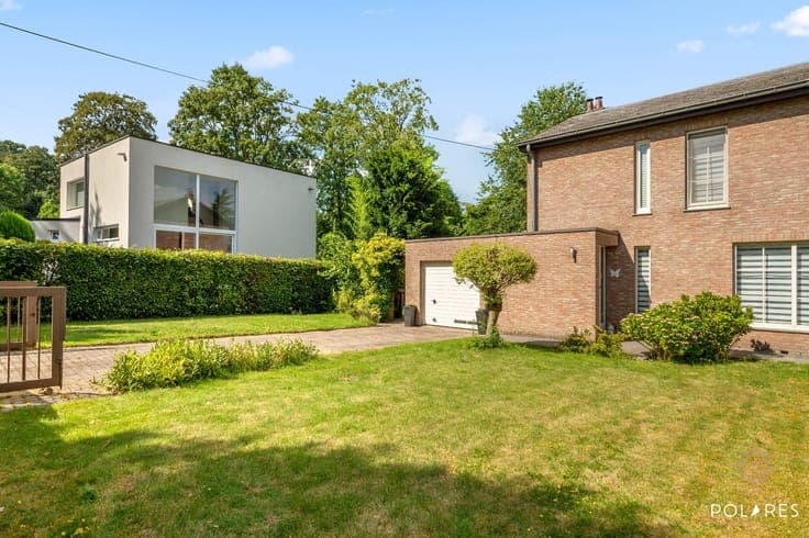 Ready-to-move-in semi-detached house with lots of privacy i