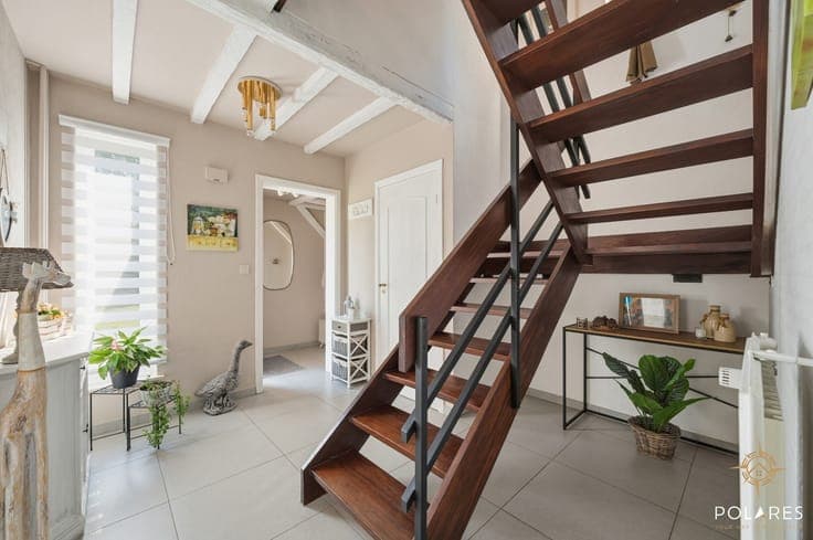 Ready-to-move-in semi-detached house with lots of privacy i