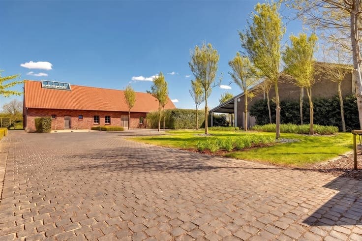 Exclusive equestrian center on approx. 7.7ha in Poperinge