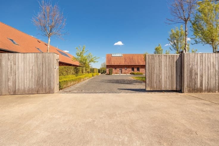 Exclusive equestrian center on approx. 7.7ha in Poperinge