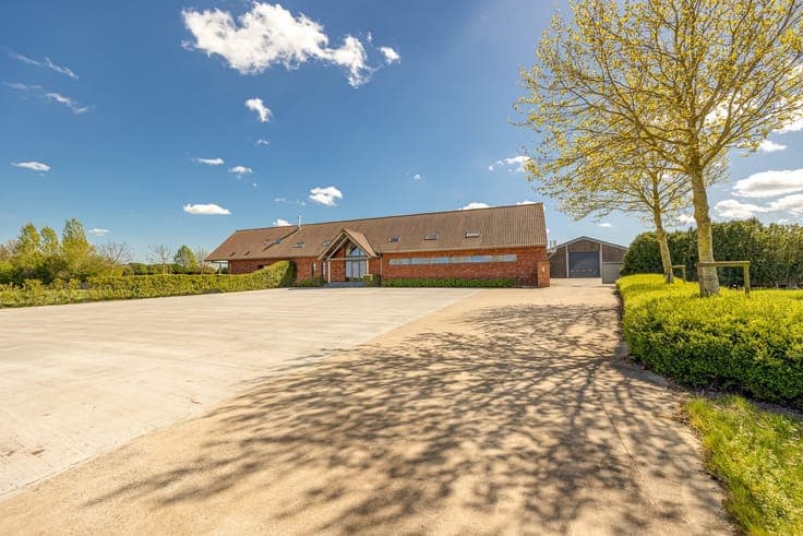 Exclusive equestrian center on approx. 7.7ha in Poperinge