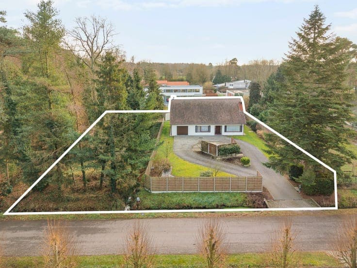 Family home with 2 bedrooms on 2133 m² in Retie