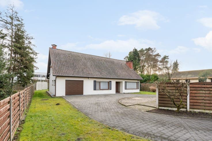 Family home with 2 bedrooms on 2133 m² in Retie