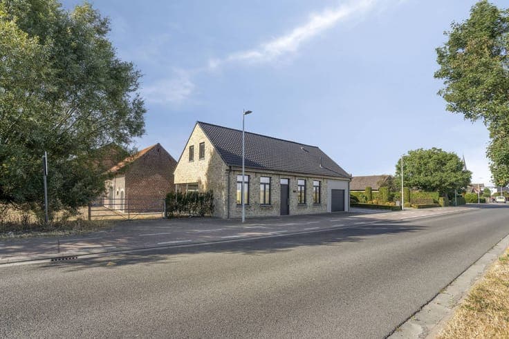 Detached house for sale in Vleteren with meadow and outbuild