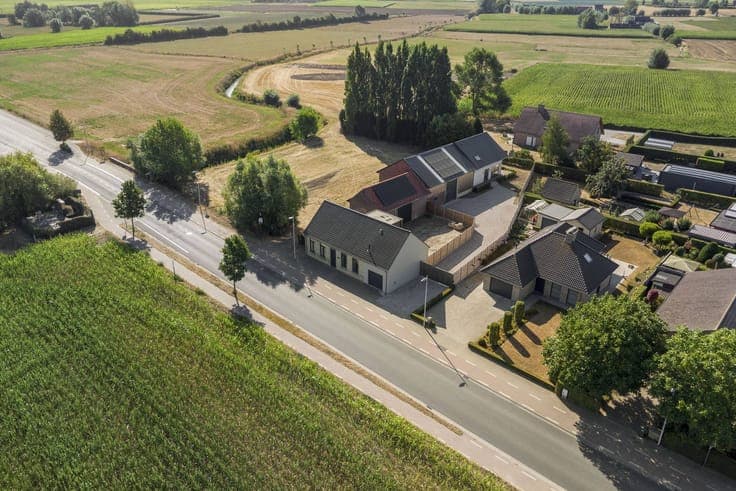 Detached house for sale in Vleteren with meadow and outbuild
