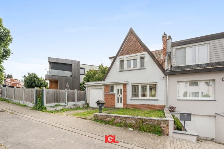 Charming semi-detached house with 3 bedrooms and a southe...