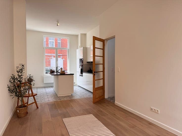Groot huis met 3 slaapkamers, zolder en tuin te koop aan ...