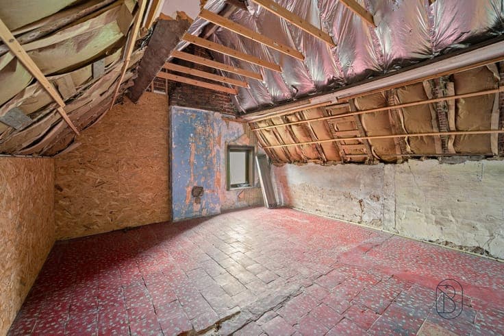Four-façade house to be completely renovated