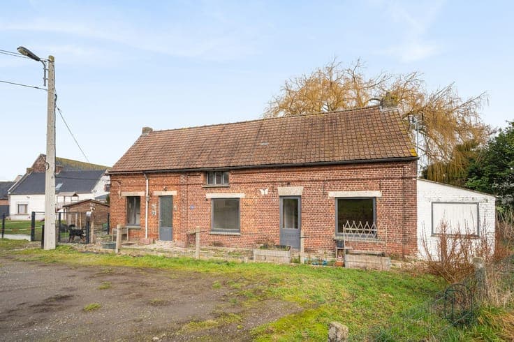 Four-façade house to be completely renovated