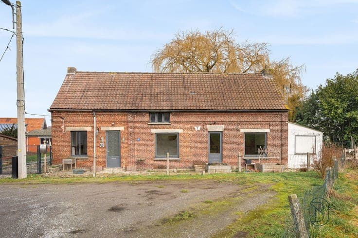 Four-façade house to be completely renovated