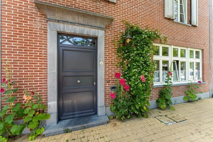 Zeer ruime gezinswoning met garage en tuin in Heulebrug
