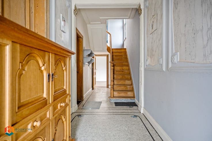 Zonevreemde woning met magazijn te Putte