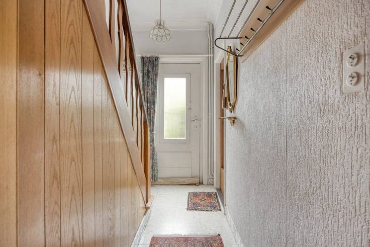Semi-detached house to renovate with a quiet garden in Brass