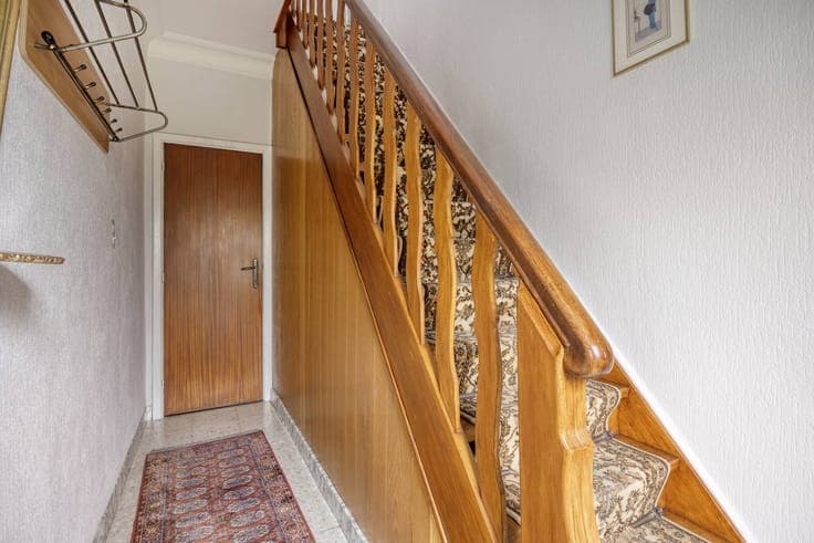 Semi-detached house to renovate with a quiet garden in Brass