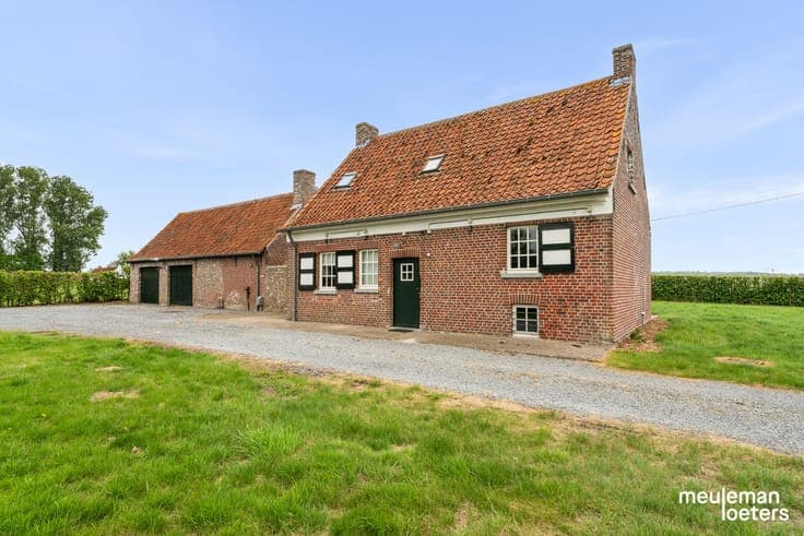Characterful farmhouse with outbuilding and more than 2 hect