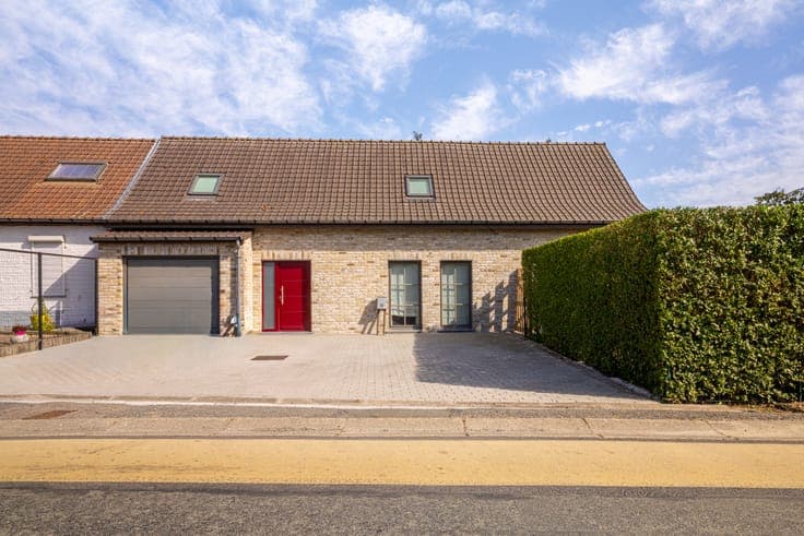 House in Escanaffles