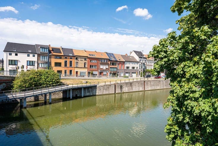 Totaal gerenoveerde woning met 3 slaapkamers en tuin (EPC A)