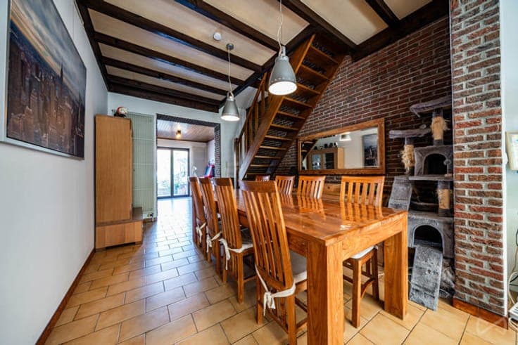 Investment property with 2 apartments! Net yield of 4.5%!!!
