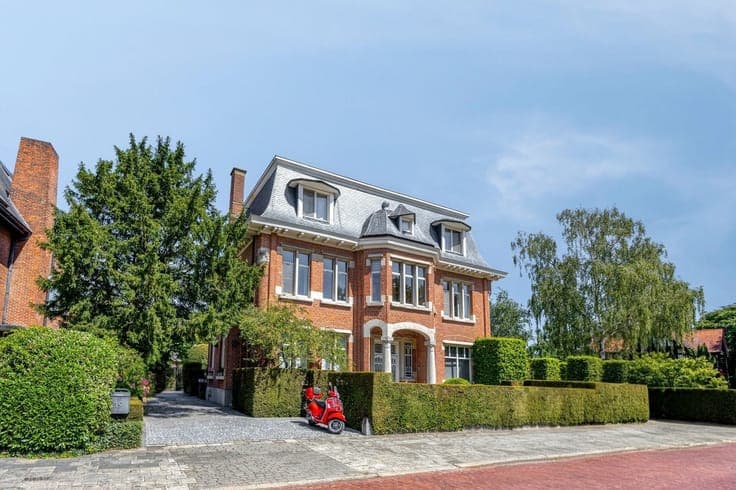 Uitzonderlijke woning in het hart van Den Brandt.
