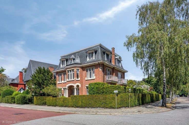 Uitzonderlijke woning in het hart van Den Brandt.