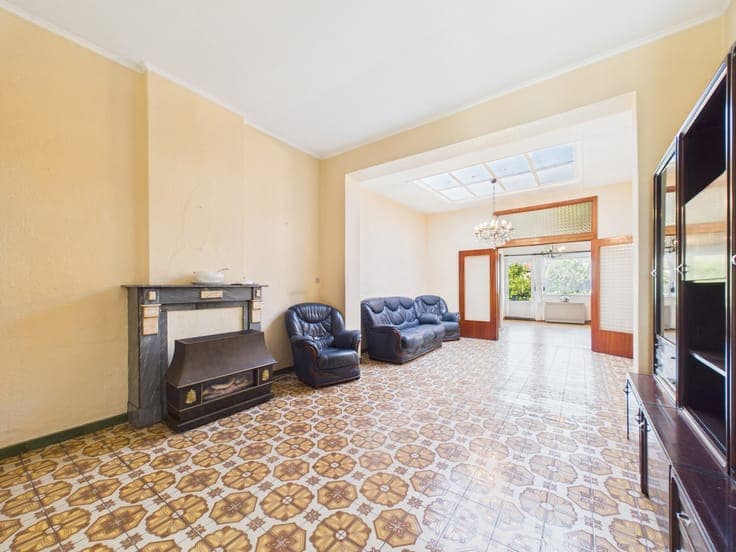 2-BEDROOM HOUSE + GARDEN & ATTIC