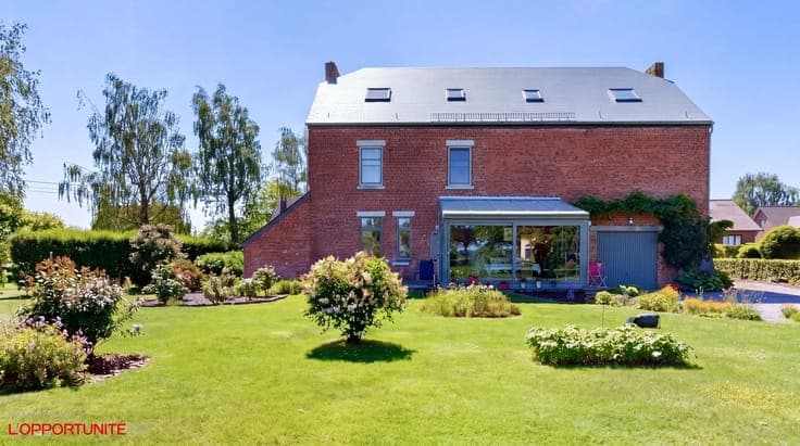 BELLE GRANDE MAISON DE CARACTERE AVEC BEAUCOUP DE POTENTIEL