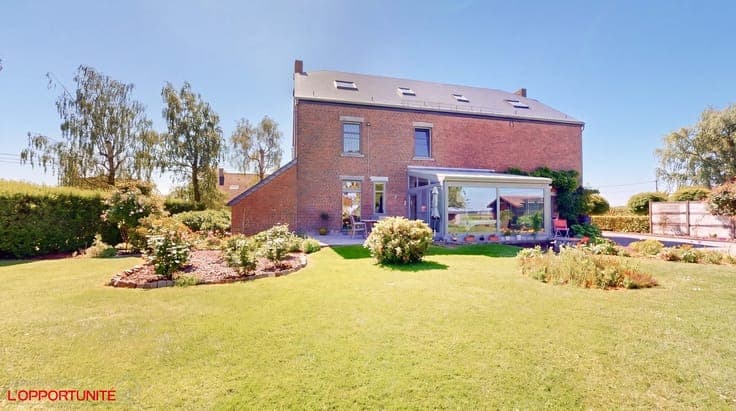 BELLE GRANDE MAISON DE CARACTERE AVEC BEAUCOUP DE POTENTIEL