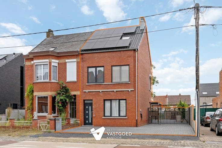 VOLLEDIG GERENOVEERDE WONING MET 4 SLAAPKAMERS EN TUIN MET A