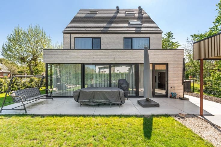 Spacious energy-efficient family home in Kermt