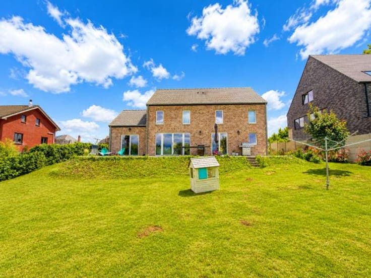 STUNNING VILLA BUILT IN 2019: 5 BEDROOMS - 2 BATHROOMS