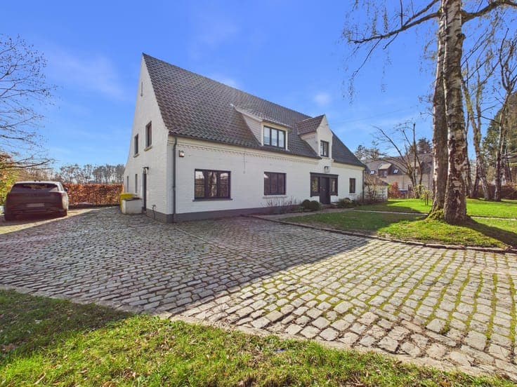 Superb fully renovated Lasne villa