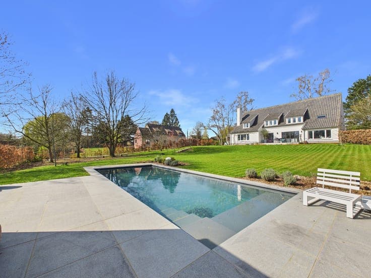 Superb fully renovated Lasne villa