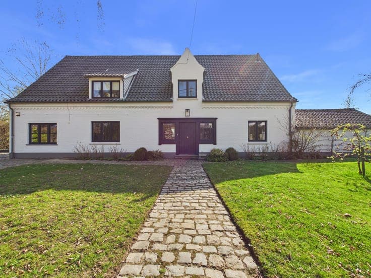 Superb fully renovated Lasne villa