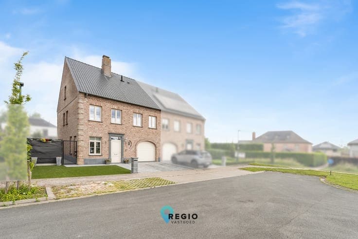 Ruime gezinswoning van 2015 op kindvriendelijke locatie t...