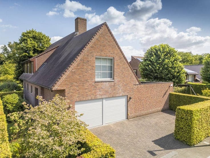 Unique villa for sale in a prime location in Kortrijk!