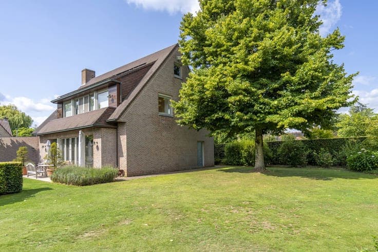 Unique villa for sale in a prime location in Kortrijk!