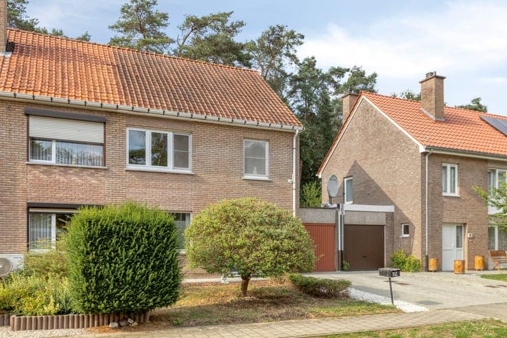Spacious family home with garden/terrace and garage!