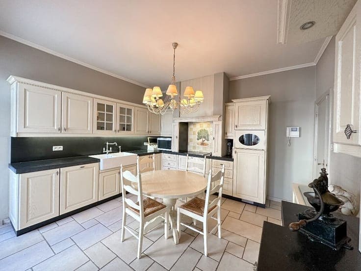Spacious Commercial Property with Studio and Large Residence