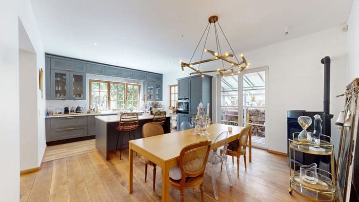 Charming house with garden – 5 bedrooms, studio, 3 bathrooms
