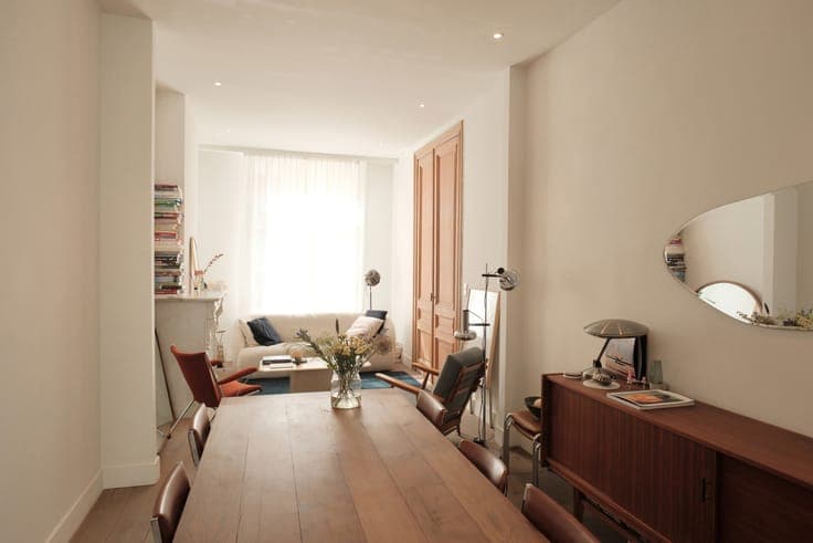 A preserved townhouse with a patio and a roof terrace