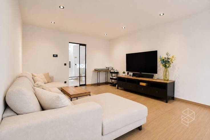 Recente (bj. 2024) royale woning met 3 grote SLPK en tui...