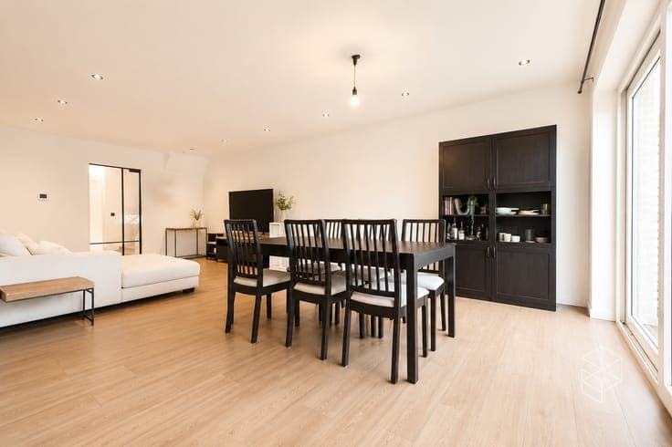 Recente (bj. 2024) royale woning met 3 grote SLPK en tui...