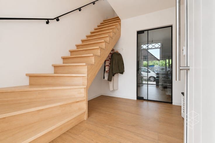 Recente (bj. 2024) royale woning met 3 grote SLPK en tui...