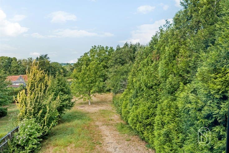 Spacious two-story home in Ronse: 5 bedrooms, 3 bathrooms, 2