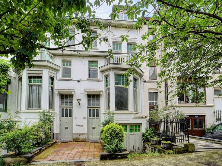 House to renovate - south-facing garden – Avenue Marie-José