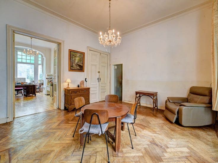 House to renovate - south-facing garden – Avenue Marie-José