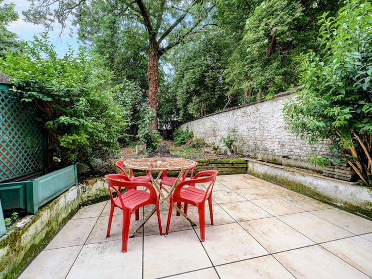 House to renovate - south-facing garden – Avenue Marie-José
